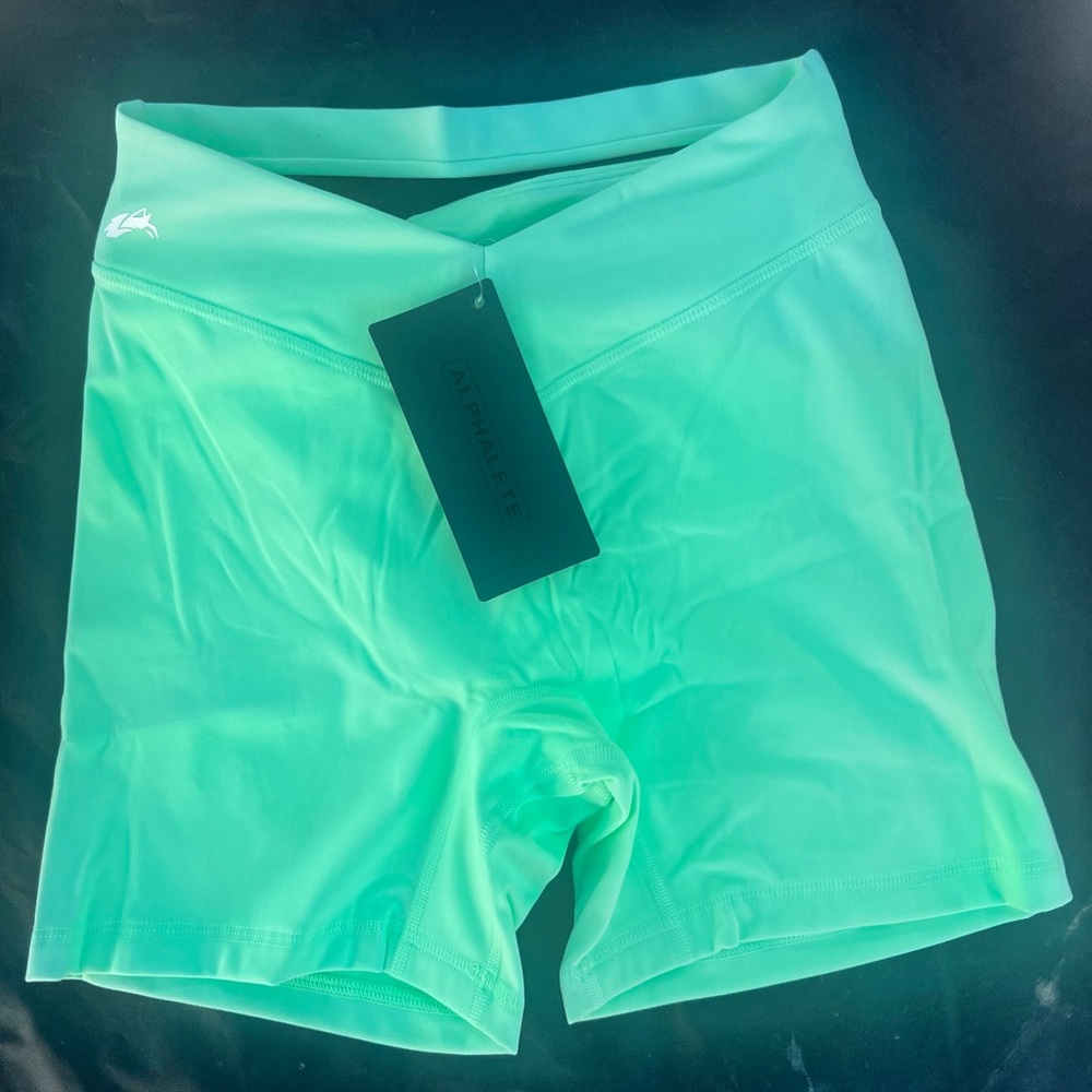 ✨ 4/$38 ✨ Alphalete Tenacity Leo Shorts - Aurora